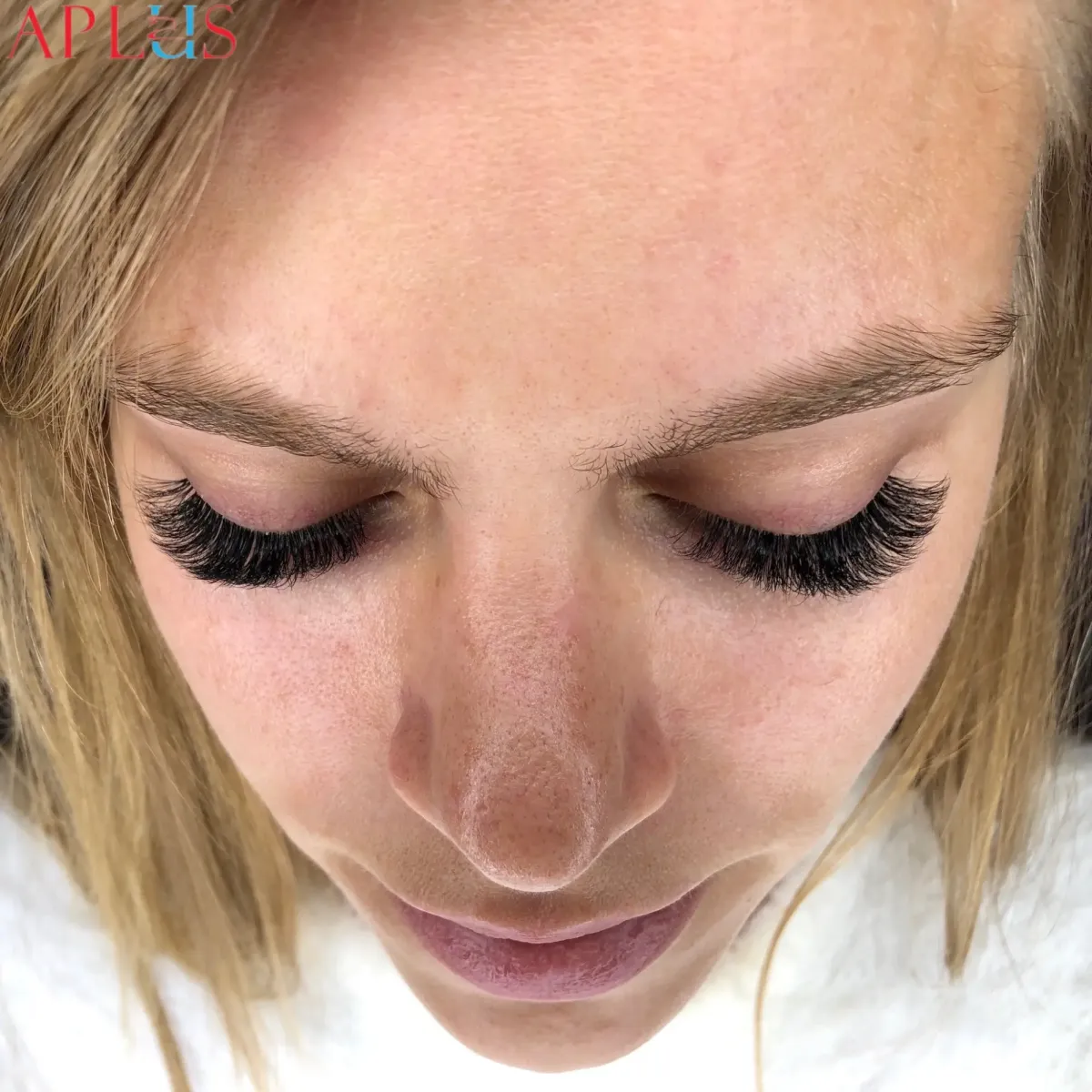Mega Volume with 0.05 lashes offers maximum thickness with 10D+ fans, creating an ultra-full lash effect.