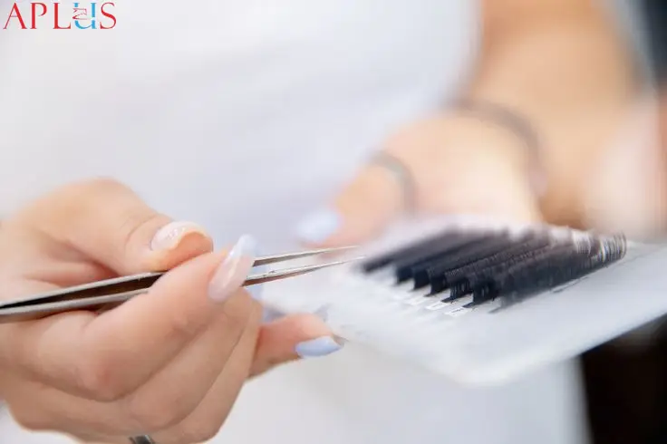 Removing lashes without damaging the fan
