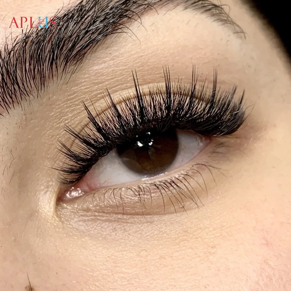 Hybrid mink eyelash extensions blend classic and volume techniques