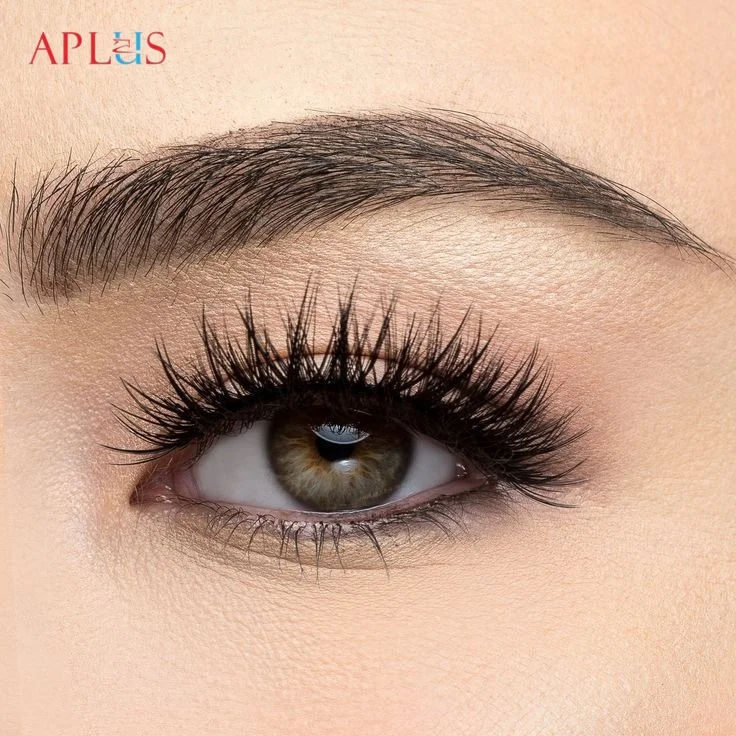 Medium eyelashes have gained widespread popularity
