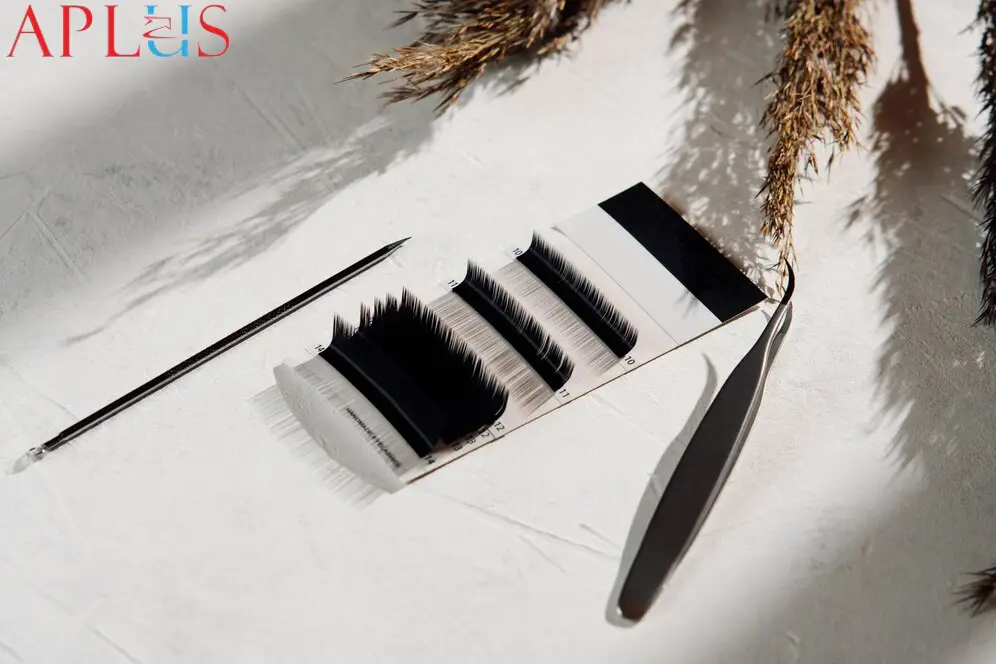 C Curl Volume Lashes come in different materials